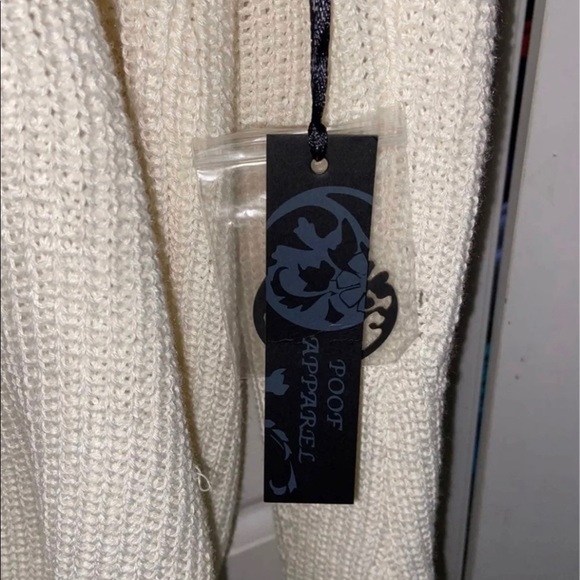 Women’s Sweater - Picture 3 of 4